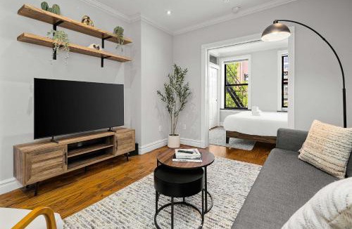 Ukrainian Village Apartment | Chic NYC Escape in Vibrant Downtown