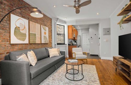 Ukrainian Village Apartment | Chic NYC Escape in Vibrant Downtown