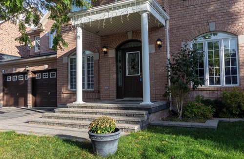 Glen Abbey House | Chic Oakville Hideaway: Perfect for Families