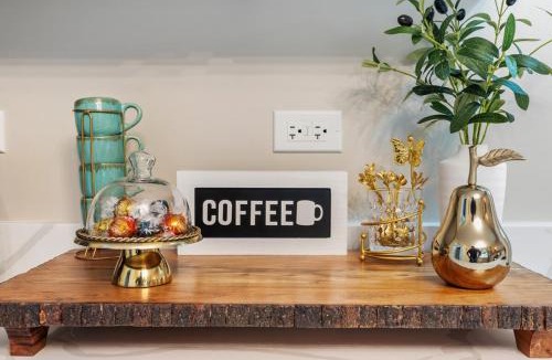 Waukegan House | Chic Oasis Game Room Near Base
