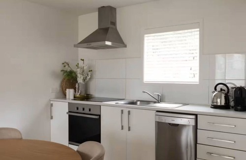 Mission Bay Apartment | Chic on the Beach | Full Kitchen, Free Parking