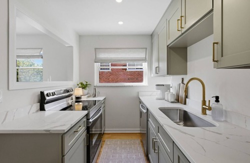Hyde Park Apartment | Chic One Bed w/Parking | Hyde Park