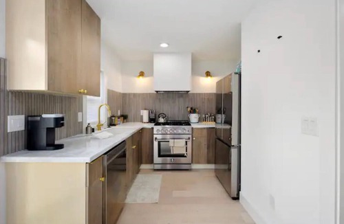 Highland Park Cottage | Chic Parkside Escape 2BR A/C Free Parking