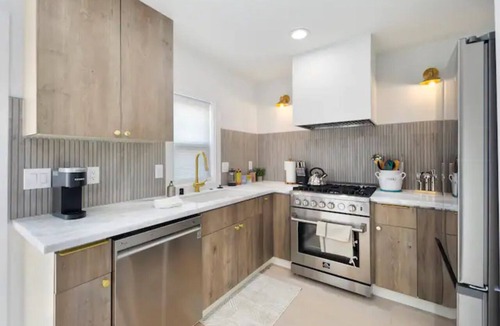 Highland Park Cottage | Chic Parkside Escape 2BR A/C Free Parking