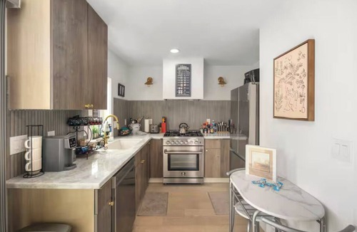 Delridge House | Chic Parkside Escape 2BR A/C Free Parking