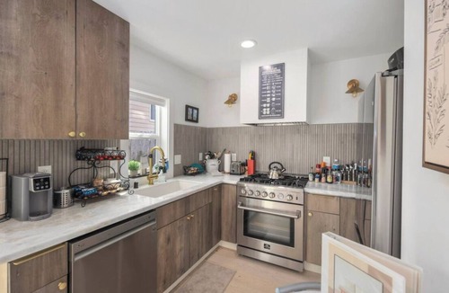 Delridge House | Chic Parkside Escape 2BR A/C Free Parking