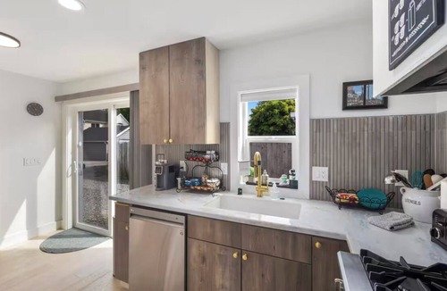 Delridge House | Chic Parkside Escape 2BR A/C Free Parking