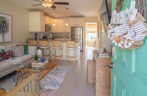 Sarasota Cottage | Chic Peaceful 3BD Cottage - Walk to Siesta!