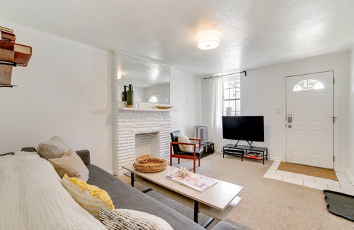 Millvale House | Chic Pittsburgh Townhome w/ Private Deck!