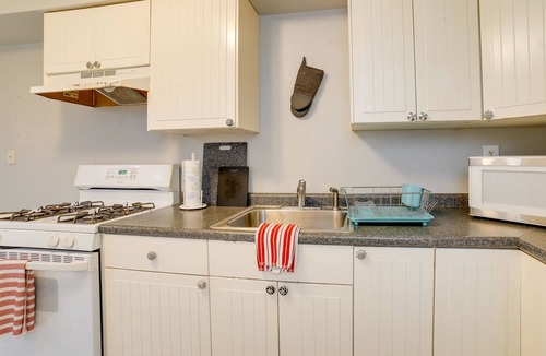 Millvale House | Chic Pittsburgh Townhome w/ Private Deck!