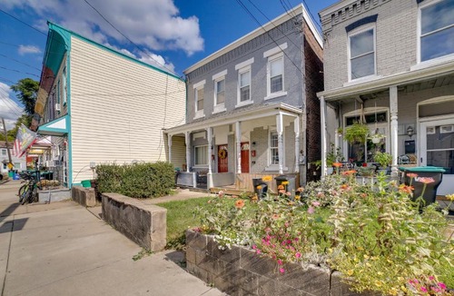 Millvale House | Chic Pittsburgh Townhome with Private Deck!