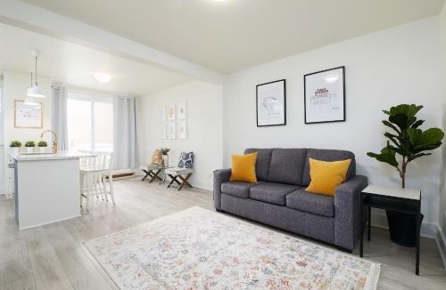 La Petite-Patrie Apartment | Chic Plaza St-Hubert Apt 2BR 2BA