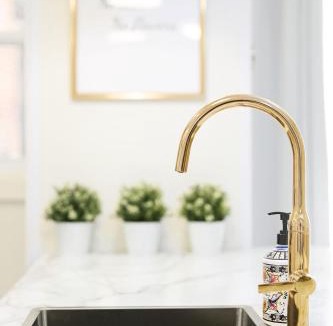 La Petite-Patrie Apartment | Chic Plaza St-Hubert Apt 2BR 2BA