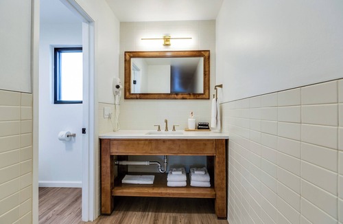 San Angelo Hotel | Chic Queen Room in Downtown Boutique Hotel – Walk to Shops, Dining & Attractions