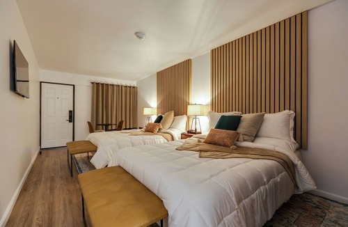 San Angelo Hotel | Chic Queen Room in Downtown Boutique Hotel – Walk to Shops, Dining & Attractions