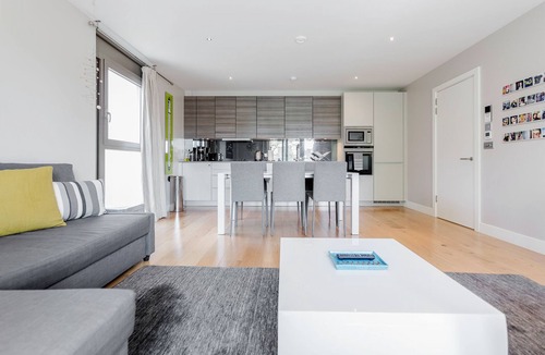 Bishop's Apartment | Chic, Quiet & Secure 2BR, 2BR flat by the London Eye & Waterloo