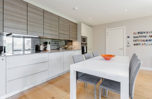 Bishop's Apartment | Chic, Quiet & Secure 2BR, 2BR flat by the London Eye & Waterloo