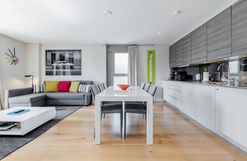 Bishop's Apartment | Chic, Quiet & Secure 2BR, 2BR flat by the London Eye & Waterloo