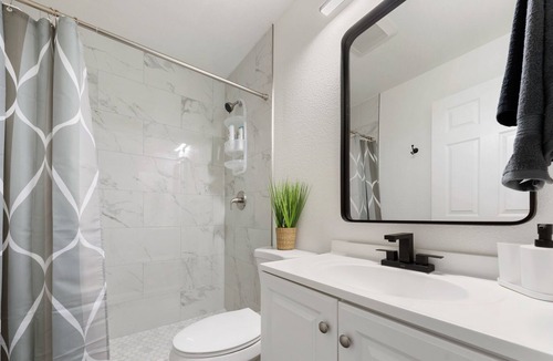 Carmichael House | Chic Remodeled 3BD|2BA House w/ Huge Outdoor Space