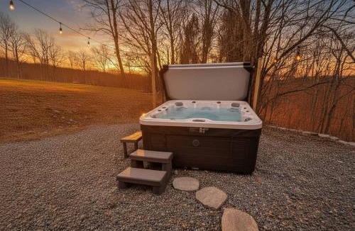 Roscoe House | Chic Renovated Chalet with Private Pond