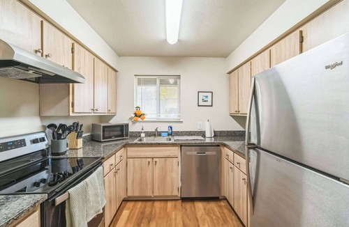 Harlow Apartment | Chic Retreat 2 Miles from Downtown