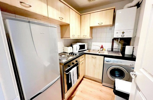 Govan Apartment | Chic Retreat in Ibrox