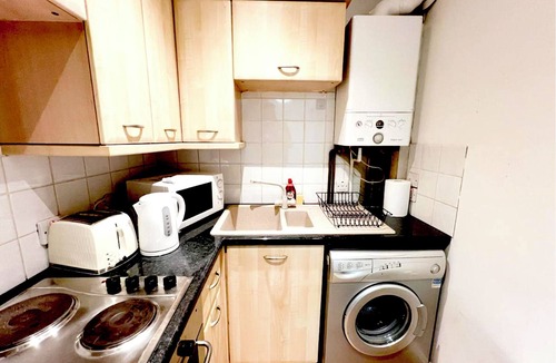 Govan Apartment | Chic Retreat in Ibrox