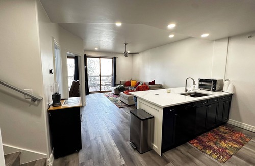 The Highlands Condo | Chic Retreat Modern Condo 2BR 2BA