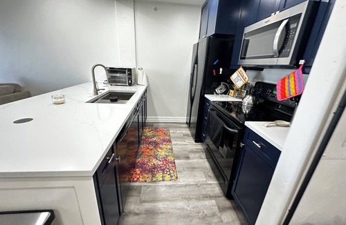The Highlands Condo | Chic Retreat Modern Condo 2BR 2BA