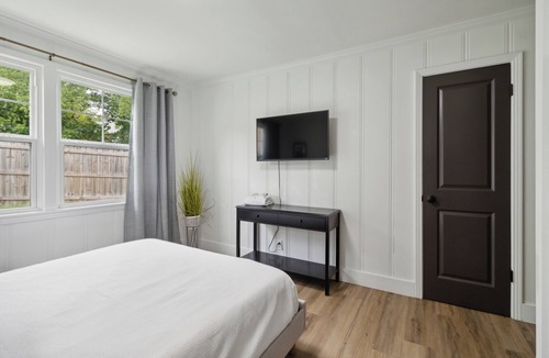 Merry Oaks House | Chic Retreat Near Downtown Nashville