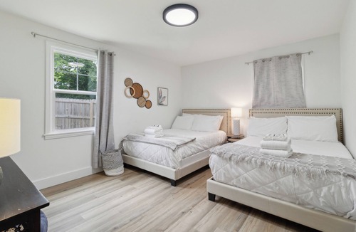 Merry Oaks House | Chic Retreat Near Downtown Nashville
