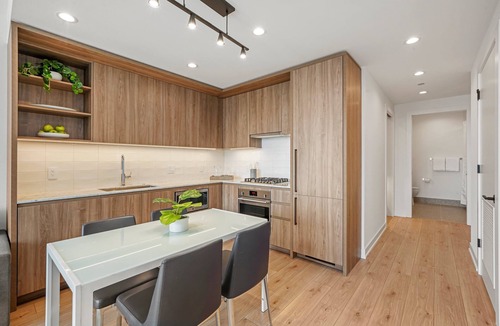 Killgubbin Apartment | Chic River North Retreat: Luxe Suites, Stunning Views, Steps from Chicago Life!