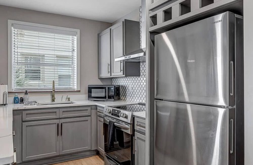 Southbank Apartment | Chic Riverfront apartment in downtown San Marco