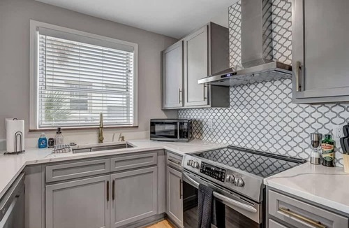 Southbank Apartment | Chic Riverfront apartment in downtown San Marco