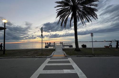 Southbank Apartment | Chic riverfront apartment in downtown San Marco