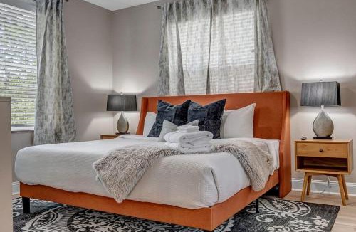 Southbank Apartment | Chic riverfront apartment in downtown San Marco