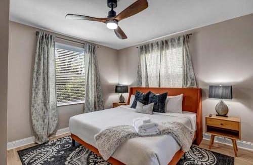 Southbank Apartment | Chic riverfront apartment in downtown San Marco