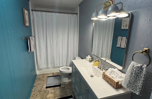 Port Neches House | Chic Roots 3BR 2BA Home