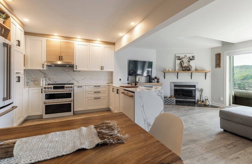 Saint-Sauveur Condo | Chic Saint-Sauveur ski-view condo with panoramic views!