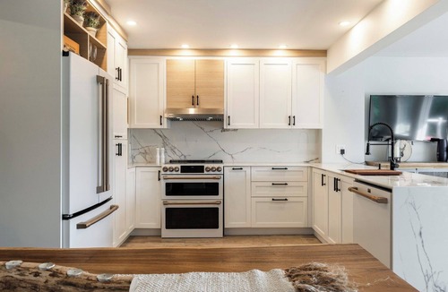 Saint-Sauveur Condo | Chic Saint-Sauveur ski-view condo with panoramic views!