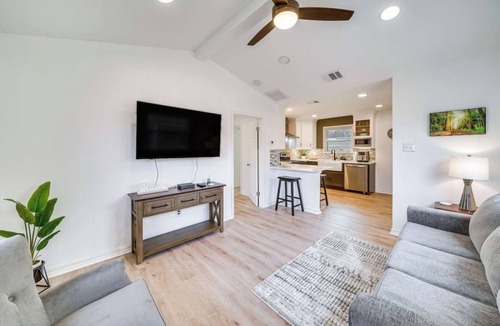 Northwest Los Angeles Heights House | Chic San Antonio Cottage: 5 Miles to Downtown