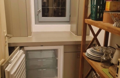 Renens Apartment | Chic & Serene: Modern 2BR Oasis in Renens with AC
