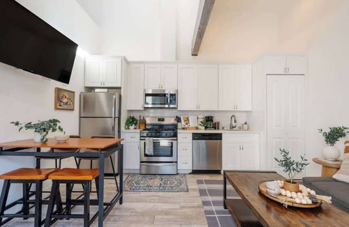 Mission Hills Apartment | Chic Side-by-Side Units: Perfect for Groups!