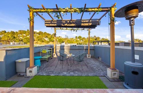 Silver Lake Villa | Chic Silver Lake Oasis with Breathtaking City Skyline Views, Private Rooftop & Garage