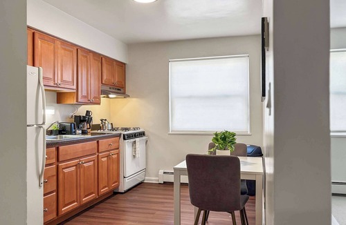 Skokie Apartment | Chic Skokie Retreat - 1BR Unit in Skokie