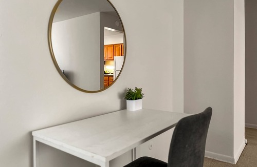 Skokie Apartment | Chic Skokie Retreat - 1BR Unit in Skokie