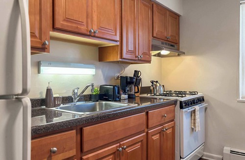 Skokie Apartment | Chic Skokie Retreat - 1BR Unit in Skokie