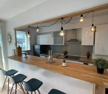 Saint-Ouen Apartment | Chic & Spacieux-Paris à porte-Au pied du Métro 14