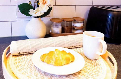 Streatham Hill Apartment | Chic & Spacious 2 double bed flat in Tulse Hill