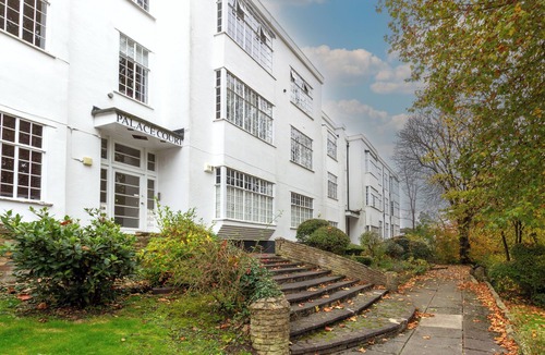 Streatham Hill Apartment | Chic & Spacious 2 double bed flat in Tulse Hill